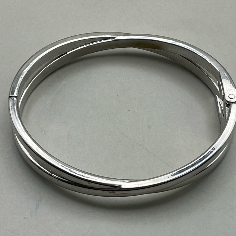 Elegant Silver Toned Hinged Women's Bangle - Picture 2 of 3